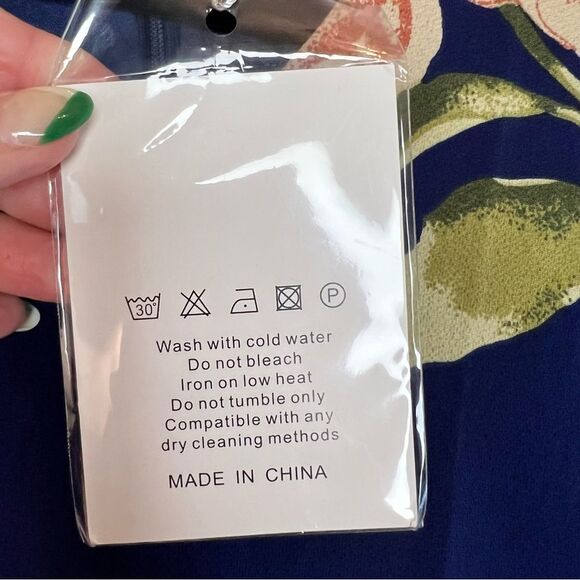 BELONGSCI floral navy blue dress NWT 🌺 size small - Picture 3 of 6